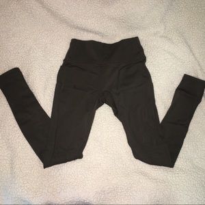 FABLETICS LEGGINGS / MESH CROSS-BACK POCKETS